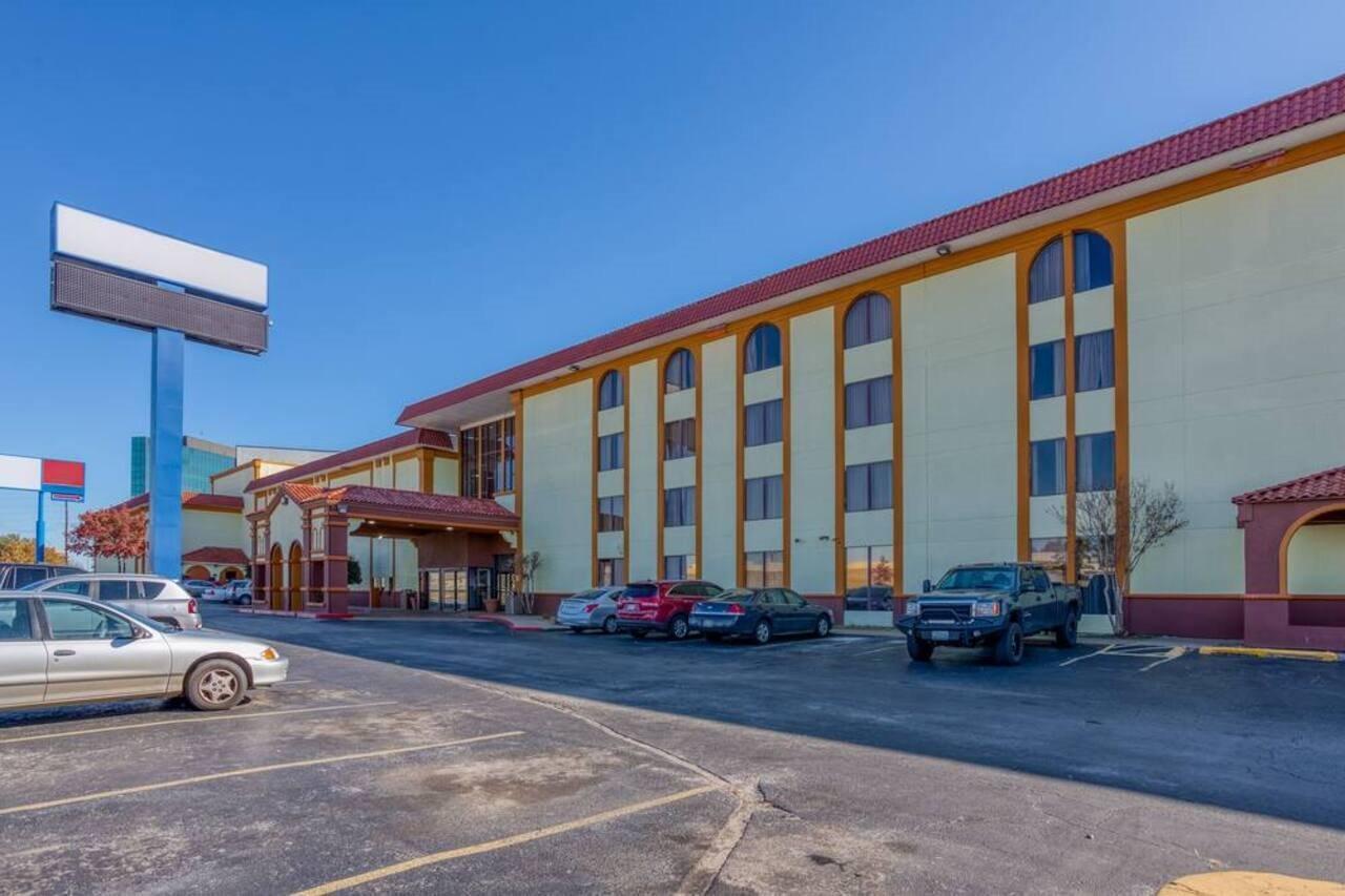 Oyo Hotel Tulsa I-44 Midtown 外观 照片